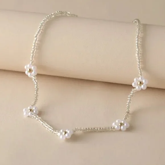 Y2K White Beaded Pearl Daisy Flower Unisex Choker Necklace NEW - Picture 2 of 6